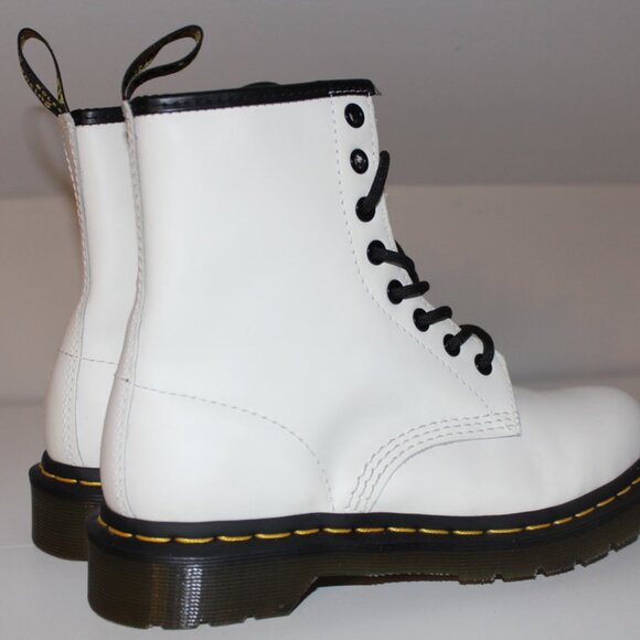 Unisex Doc Martens 1460 Lifestyle Boots White Air Wair AW004 Women's Size 7 6M - Picture 3 of 7